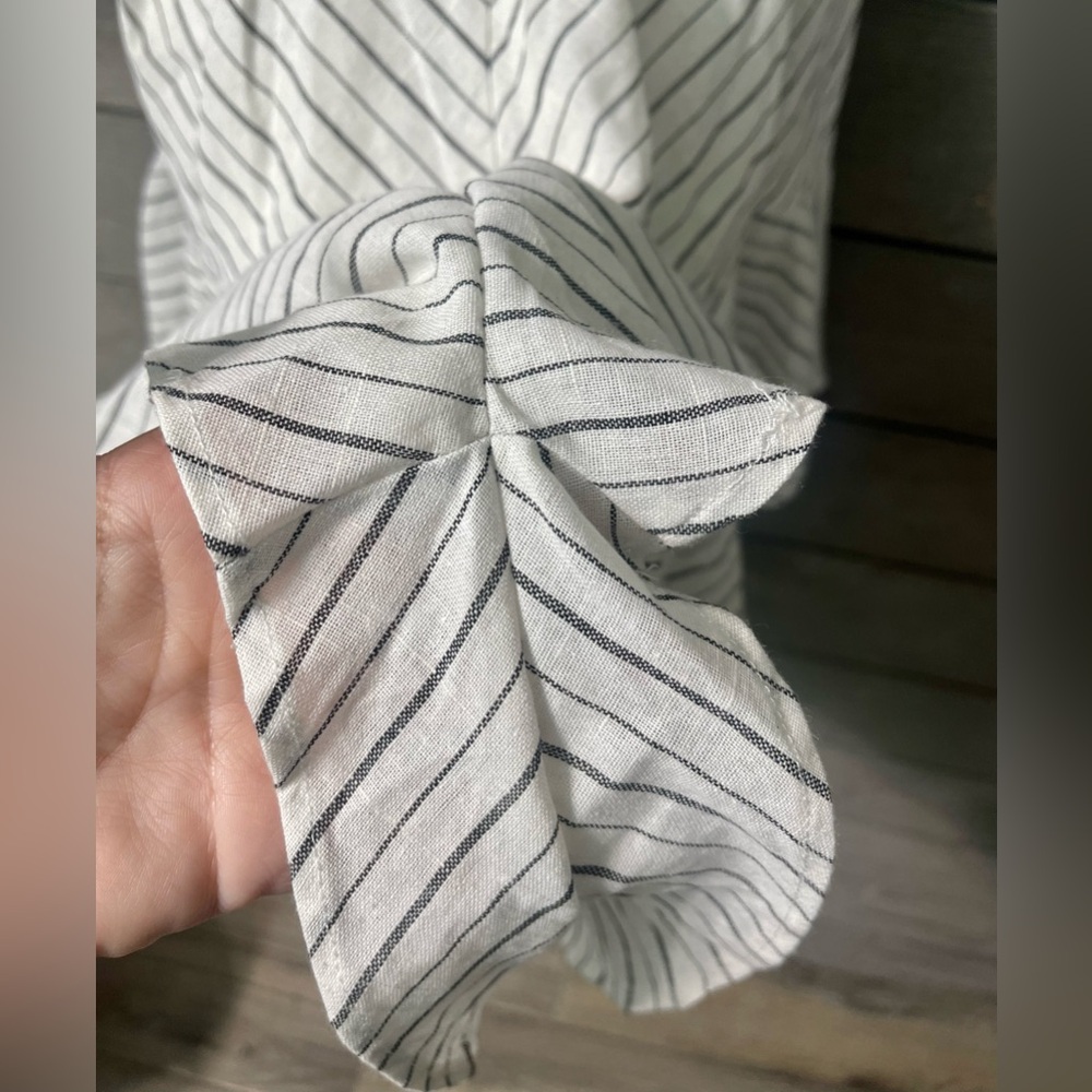 Selfie Leslie White Linen Striped Shorts Romper Criss Cross Back Sz M Summer - Picture 8 of 15